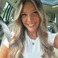 Carolyn Medley's Instagram, Twitter & Facebook