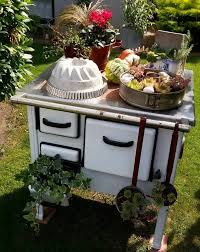 Ausgefallene Deko Garten Alter Herd Alter Ausgefallene Deko Garten Herd In 2020 Garten Deko Gartendeko Selber Machen Vintage Gartendekoration