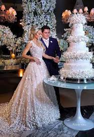 40 Elegant Wedding Cakes With Cupcakes And Flowers The First Hand Fashion News For Females Bride Wedding Dresses Elegant Wedding