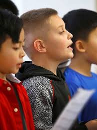 4th graders sing holiday classics to Quincy elders