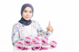 After cleansing, apply micro super scrub by massaging into the entire face (avoiding eye area), remove apply micro super scrub to damp skin, massaging in circular motions. Jualan Super Scrub Beauty Naik Mendadak