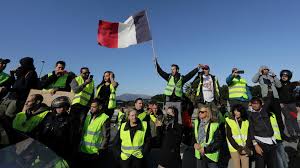 La révolte des gilets jaunes est un événement inédit, inventif et incontrôlable. Poujadiste Beauf Extremiste Ou Chemise Brune Le Gilet Jaune Meprise Par La France D En Haut Rt En Francais