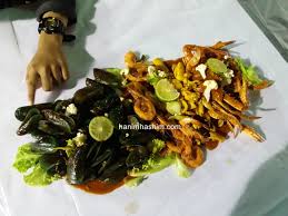 Our popularity is a proof that affluent consumers cannot get enough of our cajun style seafood. Shell Out Melaka Selera Warisan D Maria Mitc Ayer Keroh Melaka Nukilan Budak Flat
