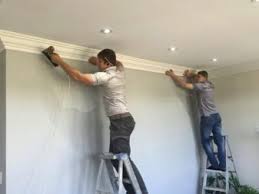 Siling kapur kelantan gam berkualiti. Bagaimana Untuk Merapikan Tiang Siling Ke Siling Regangan Bagaimana Cara Menggosok Fillet Dengan Tangan Mereka Sendiri Pemasangan Papan Skirting Di Siling Bagaimana Memasang Produk Hiasan