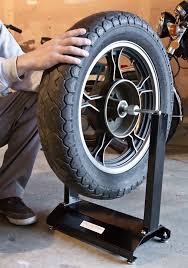 Wheel alignment dan balancing merupakan kegiatan yang dilakukan pada mobil untuk meluruskan kembali empat roda mobil. Apanakbuat Perlukah Tayar Motosikal Diimbangkan