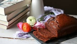 A parte lavorate con una forchetta il burro morbido e lo zucchero fino ad ottenere un composto cremoso. Plumcake Soffice Al Cacao E Yogurt Senza Burro Alchimia