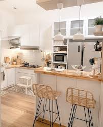 Dengan memanfaatkan bentuk dari rak kitchen set yang terbuka dapat membuat penampilan dan suasana ruang dapur anda yang kecil dapat terasa dan terlihat lebih luas. 20 Desain Kitchen Set Untuk Rumah Minimalis