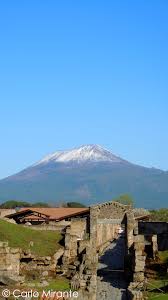 Pompeii Ruins Mount Vesuvius With Snow Pasquetta Vesuvio Con La Neve Da Pompei Scavi Pompeii Italy Pompeii Ruins Pompeii And Herculaneum