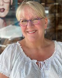 Find your perfect match, feel great, and radiate beauty ✨💕 #SelfLove  #Confidence #theoeyewear #styledbyblinka #shopgenevail  #shopstatestreetgenevail #shop3rdstreetgeneva