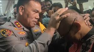 Kapolda NTT Usap Kepala Rudy Soik Usai Rapat DPR: Kamu Tetap Anak Saya