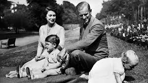 Il duca di edimburgo, marito della regina elisabetta e nonno del principe william e harry, è stato portato in un ospedale in inghilterra, dopo aver sofferto di dolori al petto. La Solitudine Di Elisabetta Filippo E L Unico A Dirle Quando Sbaglia La Stampa