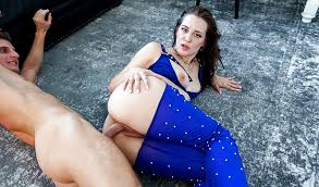 Обри Валентайн нарядилась перед свиданием и занялась сексом с другом