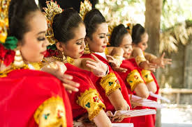 Pakarena pakarena lirik pakarena dance pakarena lirik lagu pakarena mp3 pakarena not balok pakarena mp3 free download видео pakarena sulawesi selatan канала lagu nasional indonesia. Every Tari An Has A Story Tari Travel