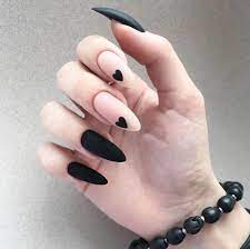 Color negro, blanco efecto mate con corazon negras y plata con piedras. Pin En Long Nails Unas Largas