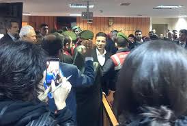 Ai̇hm, eski hdp genel başkanı selahattin demirtaş'ın tutukluluğuna ilişkin makul sürede yargılanmadığını savunarak serbest bırakılmasını istedi. Selahattin Demirtas In Son Hali 14 Ay Sonra Ilk Kez Esi De Internet Haber