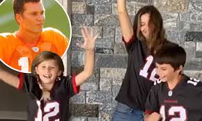 Gisele gushed about her husband's parenting skills in a 2020 father's day post on instagram. Gisele Bundchen And Her Kids Root For Husband Tom Brady In Tampa Bay Buccaneers Jerseys Daily Mail Online