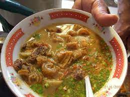 Empal Gentong Kalau Makan Empal Gentong Ini Kita Pas Beli Bisa Bilang Mau Isinya Apa Daging Usus Babat Dll Kuahnya Gurih Dan Enak B Makanan Daging Hijau