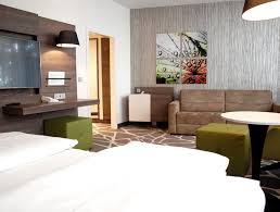 Otel 4 katlı olup 2012 yılında restore edilmiştir. Deutschland Mit Sicherheit Reisen Ins Holiday Inn Unterhaching Chamy Travels Reiseblog Aus Osterreich