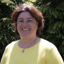 Carly Rowe's Instagram, Twitter & Facebook