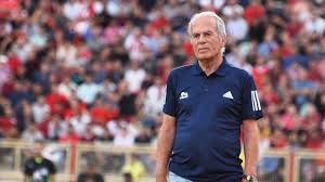 Mustafa denizli'ye isminin yazılı olduğu bir forma veren altay başkanı özgür ekmekçioğlu, şu an açıklamaların ardından altay başkanı özgür ekmekçioğlu, mustafa denizli ile birlikte pasta kesti. Altay Da Mustafa Denizli Donemi Kanal 42 Haber Turkiye Nin Yukselen Yildizi Konya Haber