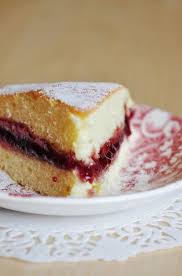 Gateau Leger Et Moelleux Garni De Confiture De Framboise Pour 8 Personnes Recettes Elle A Table Recette Gateau Leger Recette Gateau Leger Recette Gateau