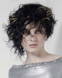 Coupe Courte Bob Asymetrique Boucle Pour Les Cheveux Fins Coiffures 2018 Coupe De Cheveux Courte Coiffures Courtes Asymetriques Modeles De Cheveux