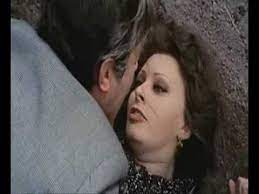La scena finale di matrimonio all'italiana vede il coronamento di un amore mai vissuto pienamente seppur tanto passionale e desiderato. Matrimonio All Italiana Il Bacio 1964 Youtube