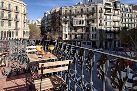 Träumen sie davon, in barcelona oder in den bergen von sant cugat zu leben? Barcelona Balconies 10 Apartment Monthly Apartment Rental In Barcelona For 6 People In Street Enrique Granados Area