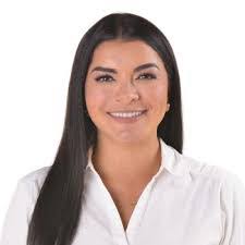 Elizabeth Guzman's Instagram, Twitter & Facebook