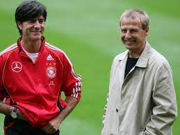 Jogi löw familie 3 jüngere brüder karriere seit 1986 verheiratet seit 2016 getrennt aber nicht geschieden als spieler: Nationalmannschaft Jurgen Klinsmann Erklart Wie Er Joachim Low 2006 Zum Bundestrainer Gemacht Hat Eurosport