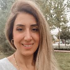 Konumuz: "AMBER" Amber akoru, Kehribar, Esmeramber (Ambergris) tek seferde  öğreniyoruz ✍️🏻 💥Fragrantica vs sitelerde açıklanan notalarda yer alan  "AMBER" bir akordur. 💥AKOR nedir? Notalardan müteşekkil bütüncül bir  yapıdır. Serdar Ortaç'ın "Hepi topu