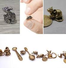 как сделать амулет на деньги и удачу из монеты Neveroyatno Milyj Talisman V Koshelek Lozhka Zagrebushka Myshka Ili Moneta Privlekayut Bogatstvo Udachu I Nadezhno Sohran Yuvelirnye Ukrasheniya Serebro Zoloto