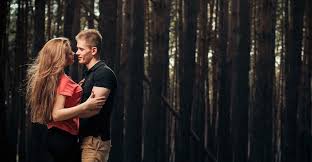 Der optimalfall ist, dass ihre angebetete von sich aus mit dem flirten beginnt. Die Komischen Flirt Regeln Echter Manner Frau Verfuhren