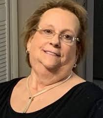 Mozelle Hicks's Instagram, Twitter & Facebook