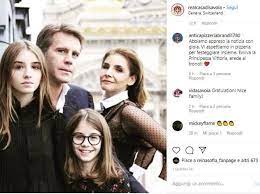 La giovane instagrammer, figlia di emanuele filiberto di savoia e dell'attrice francese clotil . emanuele filiberto di savoia è uno degli ospiti della puntata di oggi, sabato 10 aprile, di verissimo , il programma condotto da silvia toffa. Vittoria Di Savoia Emanuele Filiberto Sui Social E Gia Regina Corriere It