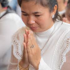 ពាក្យថា “ខ្នុរ” គេអានថា “ខ្នោ” ។ មានពាក្យជាច្រើនទៀត ដែលសរសេរខុុសពីការអាន ។  អក្សរសាស្ត្រជាតិ ពិតជាមានលក្ខណៈពិសេស ដែលពេលខ្លះ ពិបាកយល់ ...