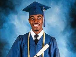 For your convenience, we take your cap & gown portraits at the same time as your senior portraits, but they are released in spring 2021, closer to graduation. Senior Portraits Cady