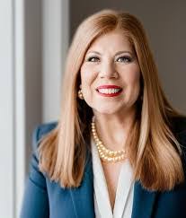 Mindy Robertson's Instagram, Twitter & Facebook