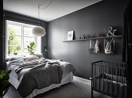 Reflets Acajou Mur Gris Chambre Petites Chambres D Appartement Idees Chambre Grise