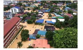 Flood victims in georgetown, penang. Flash Floods Kill Five In Malaysia Army Deploys To Rescue Thousands Of Displaced Egypttoday