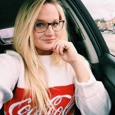 Amber Null's Instagram, Twitter & Facebook