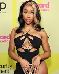 The transformers actress, 35, showed a lot. Top 10 Best Dressed At The 2021 Billboard Music Awards Drake Receives Artist Of The Decade Award In Tom Ford Grey Suit Megan Fox In Mugler With Machine Gun Kelly In Balmain