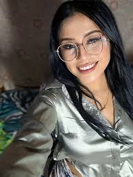 Soy nueva alguien que me siga?