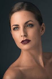 Amanda Merrell's Instagram, Twitter & Facebook