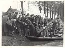 Pin Van Anna Clausen Op Watersnoodramp 1953 Storm Onweer Nederland