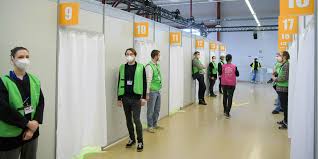 Auch die landeseigenen kliniken reagieren auf fälle von hirnvenenthrombosen in deutschland. Impfen Mit Astrazeneca In Berlin Warten Auf Die Mutigen Taz De