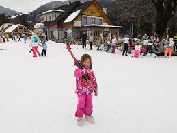 Spoštovani starši, občina kranjska gora bo v sodelovanju s ski kranjska gora tudi za letošnjo smučarsko sezono našim učencem zagotovila brezplačne sezonske otroške smučarske vozovnice. Smucanje Z Otroki Kranjska Gora Mamina Maza