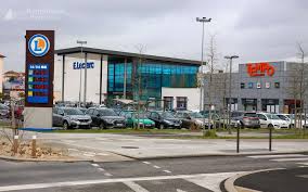 Located around pau's universitary campus are a number of facilities : Le 15 Juin Ouverture Du Nouveau Relais Poste Urbain Pau Leclerc La Republique Des Pyrenees Fr