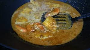 Pajeri nenas ini saya gandingkan dengan ikan cencaru sumbat sambal dan udang goreng garam kunyit sebagai hidangan tengahari. Pajeri Nenas Azie Kitchen Azie Kitchen