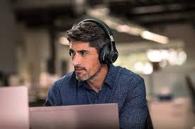 Pour une personne qui dispose d'un smartphone, écouteur et casque audio sont incontournables. Casque Audio Ou Ecouteurs Quelle Ecoute Nomade Choisir Conseils D Experts Fnac